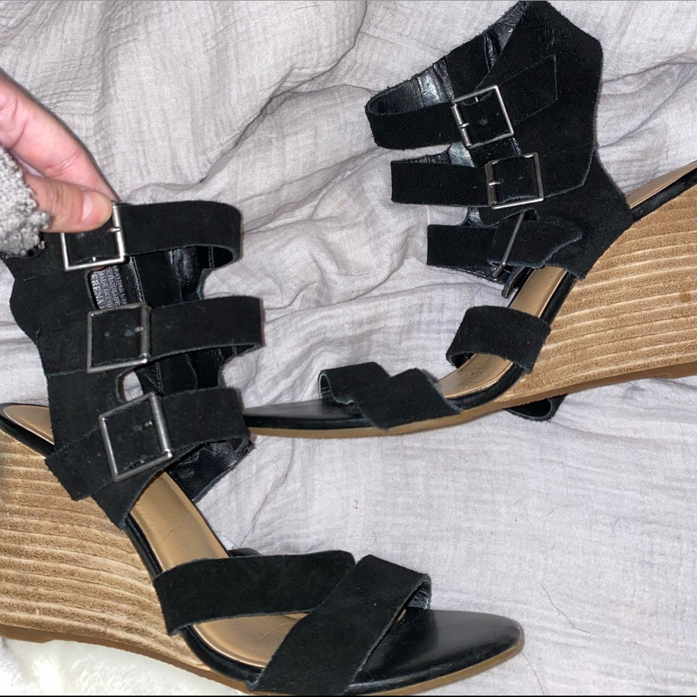 Black Wedges